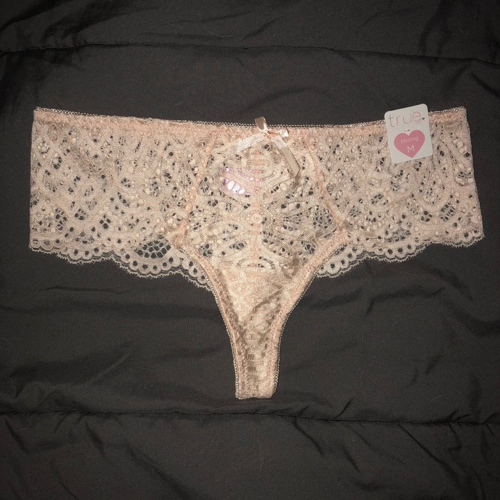 Light pink lace thong 🎀